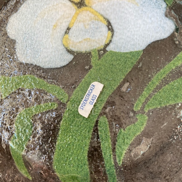 Pair of Vintage Sydenstricker White Floral Fused Glass Ruffled Edge Plates - Picture 5 of 9